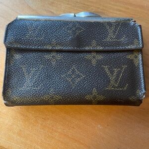 Louis Vuitton men’s wallet. Used condition.